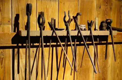 Identification et valeurs des outils de forgeron antiques communs