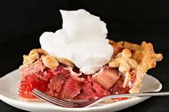 Rhubarb pie na may cream