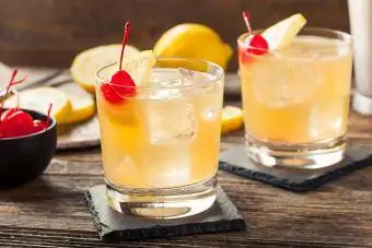 Domácí whisky sour koktejl nápoj