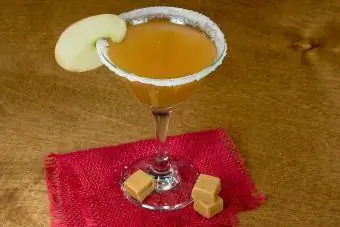 karameļu ābolu martini