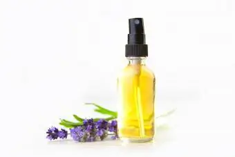 semprotan minyak esensial lavender