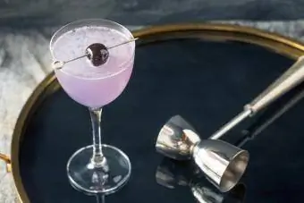 Aviation Cocktail nrog Gin thiab Violette cawv