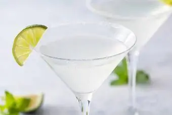 Martini con gocce di lime