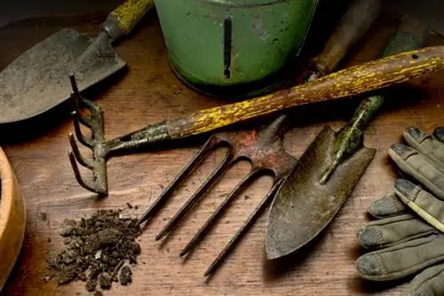 Identificação de ferramentas de jardim antigas e seus usos