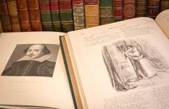 Cópia antiga do livro de William Shakespeare