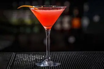 granaatjie-geïnfuseerde gin martini