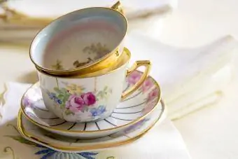 Du senoviniai porcelianiniai arbatos puodeliai