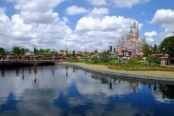 Ntev ntev ntawm Shanghai Disney Castle