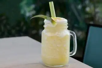 Slush au rhum et à l'ananas