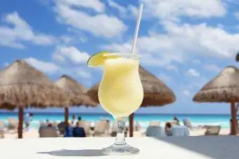 bevroren margarita op het strand