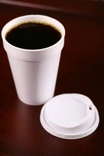 Кофейная чашка из пенополистирола