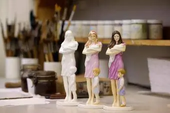 Royal Doulton figurine ng The Prototype Figurine na Nagpapagunita sa Kapanganakan ni Princess Charlotte