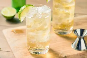 Hjemmelaget Bourbon Whisky Ingefær Lime med is