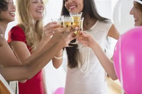 15 svadobných nápojov do sprchy, aby ste zapôsobili na svojich hostí