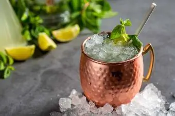 cocktail ya mezcal mule