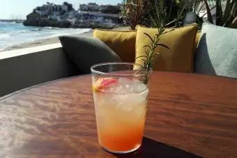 cocktail ya mezcal paloma