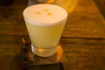 cocktail ya mezcal sour