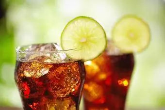 Rum thiab Cola