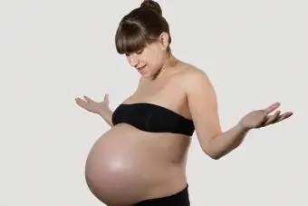 Femme extrêmement enceinte