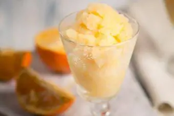Copo de ponche de sorvete de laranja