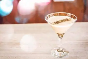 Tiramisu Martini-cocktail aan de bar