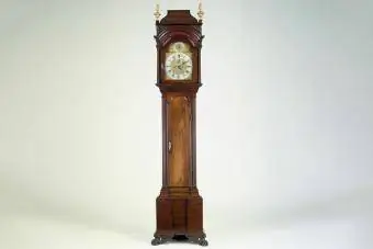 Tall Case Clock በ1750 አካባቢ