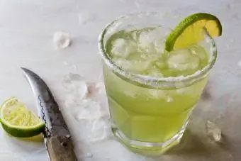 klassisk syrlig lime margarita