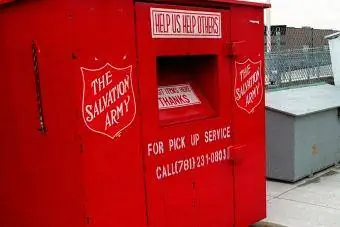 กล่องบริจาค Salvation Army ในนิวเบอรีพอร์ต