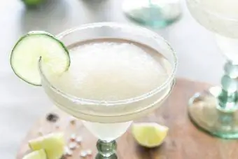 Klassikaline külmutatud Margaritase jook laimiga