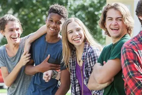 Fjalë dhe fraza të zhargonit për adoleshencë: Udhëzues dekodimi për të rriturit
