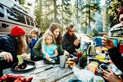 12 ēdieni, lai pavadītu laiku kempingā un lai ikviena vēders būtu laimīgs