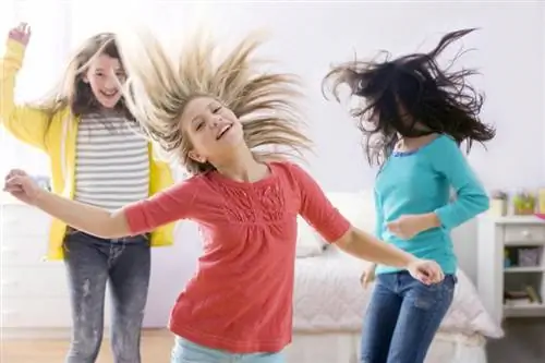 11 moviments de dansa per a nens fàcils per fer-los moure & Grooving (amb vídeos)