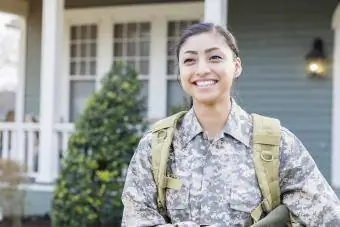 مرخصی زنی از محل کار به دلیل اعزام سربازی