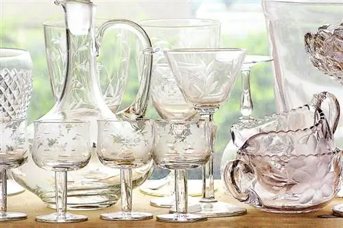 Stemware شیشه ای افسردگی تاریخ را به روی میز می آورد