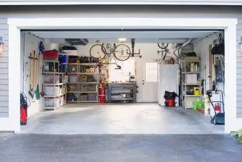 Labai tvarkingas ir tvarkingas garažas