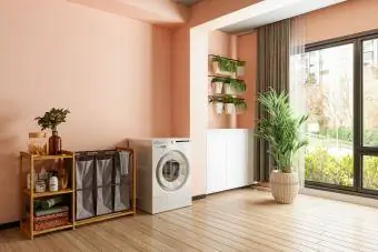 Εσωτερικό Laundry Room με πλυντήριο στεγνωτήριο