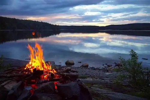 10 Lời khuyên tuyệt vời để bắt đầu đốt lửa trại một cách an toàn và đơn giản