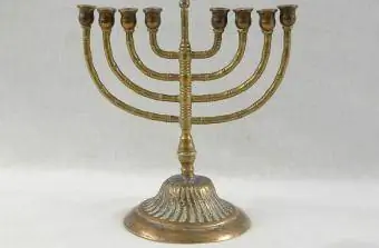 Hanukkah Menorah จาก Willy Tal จาก yadvashem.org