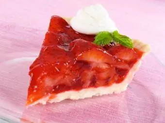 Fetta di torta di fragole fresche