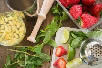 Foto de estúdio de ingredientes de coquetel