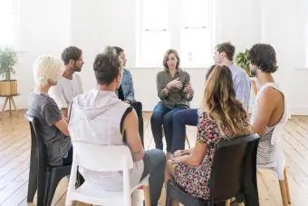 Grupo de apoio reunido para uma reunião