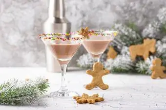 Martini aux biscuits au sucre avec bord de pépites