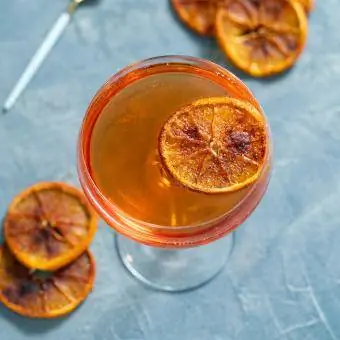 Martini à l'orange brûlée