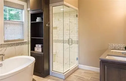 Jak wyczyścić prowadnice drzwi prysznicowych: 6 łatwych trików