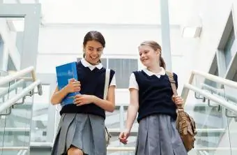 Ragazze con l'uniforme