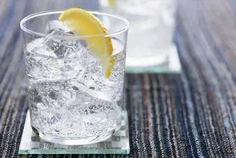 Gin Sling sur une table