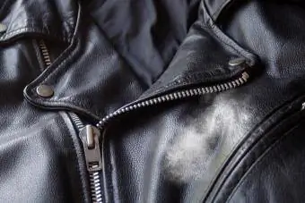 May bahid na Black Leather na Motorsiklo Jacket