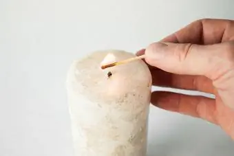 Ręcznie zapalana świeca
