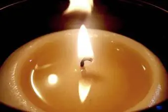 Osvětlená čajová svíčka