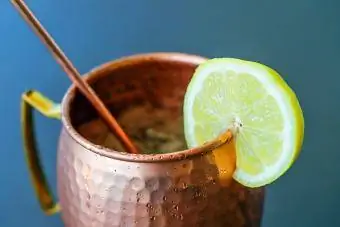 Cocktail ya Cranberry Mule